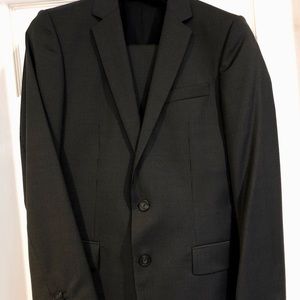 Hugo Boss Suit Set (36R)